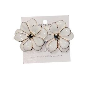 Gold•White Floral Stud Earrings